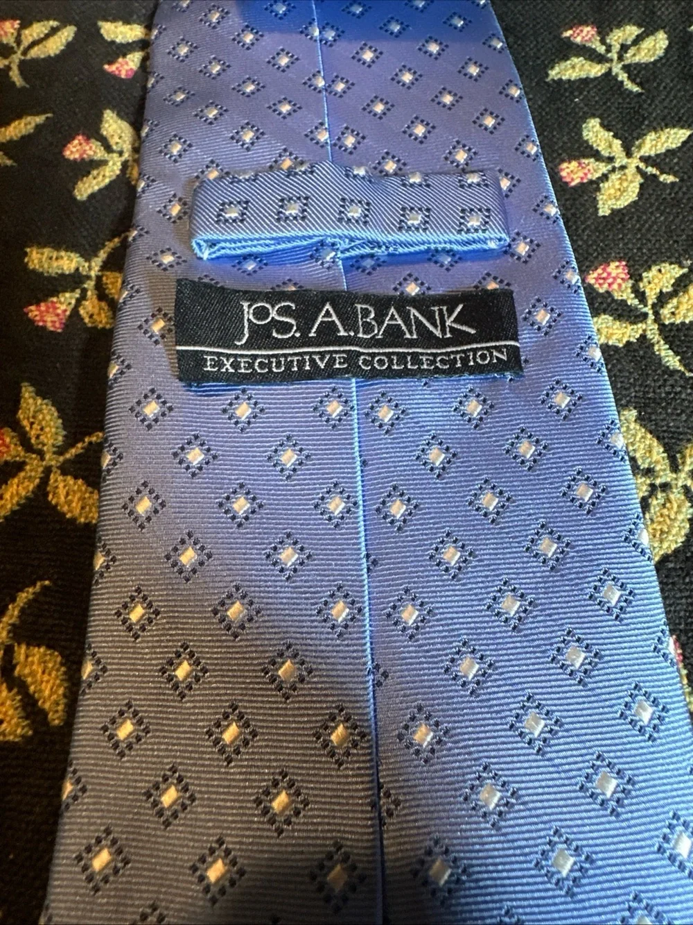 JOS. A. BANK Executive Collection Men's Blue Tie 100% Silk Long Geometric